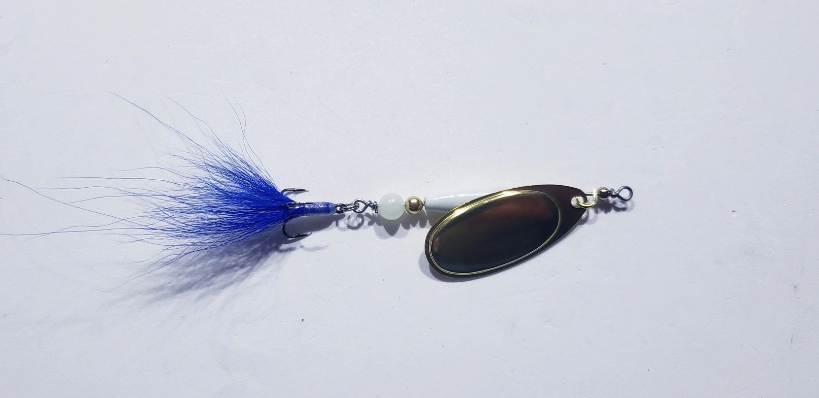 White with blue buck tail & Glow bead